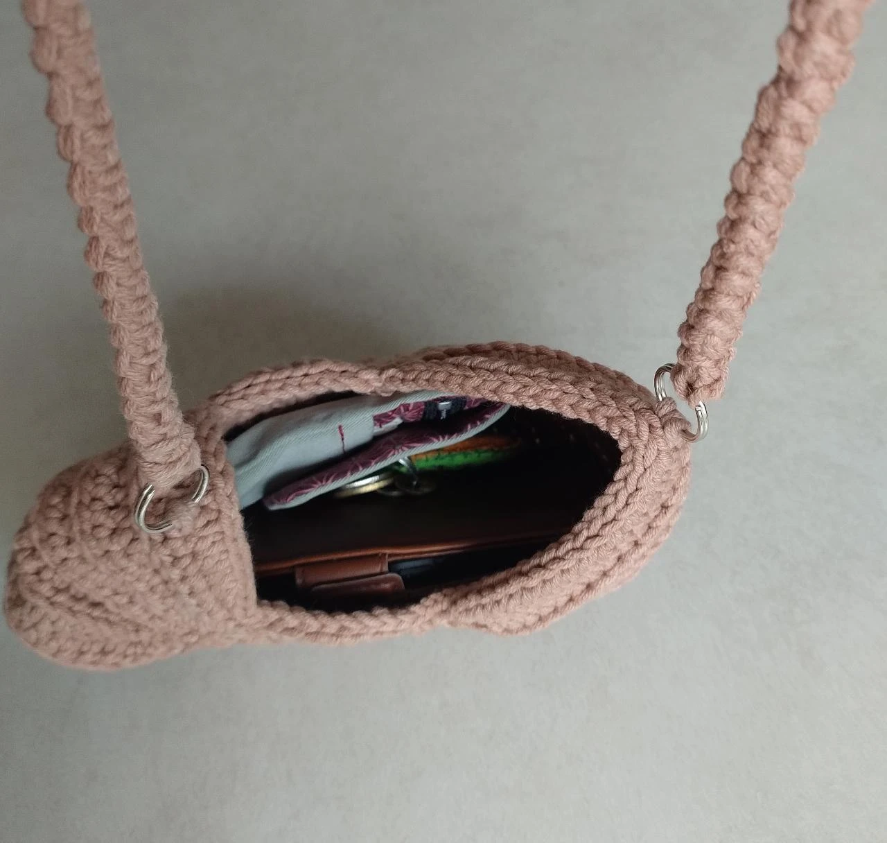 Handmade shoulder bag shell bag light brown unique crochet – photo 3